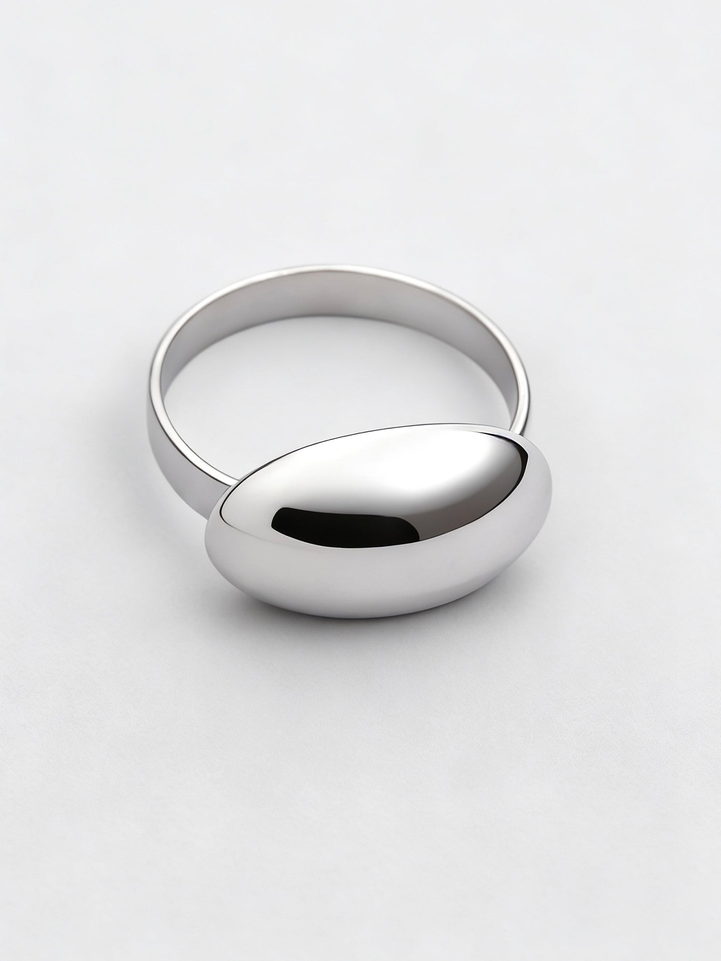 CAPSULE RING